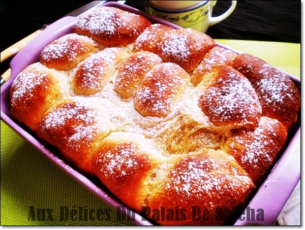 Brioche fourrée à la confiture de fraise