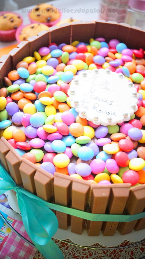 Gâteau au chocolat, kit kat et smarties pour 8 personnes