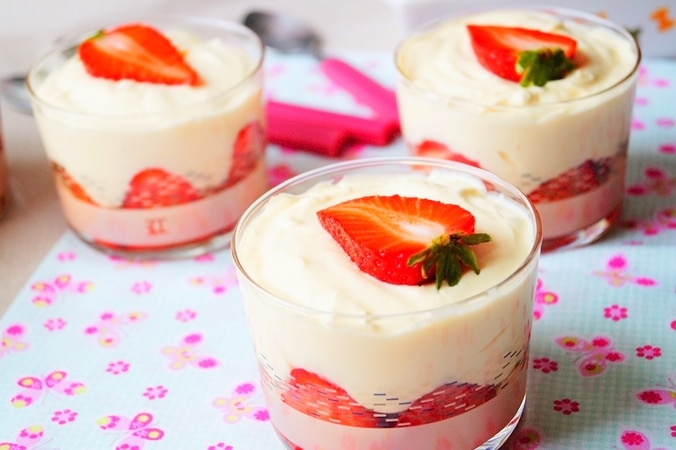 Verrines fraise-rhubarbe à la crème de mascarpone