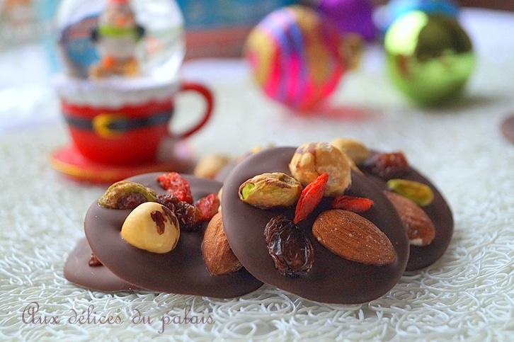 Mendiants au chocolat et aux fruits secs