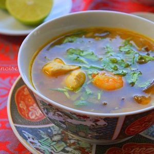 Soupe chinoise aux crevettes, poulet & vermicelles