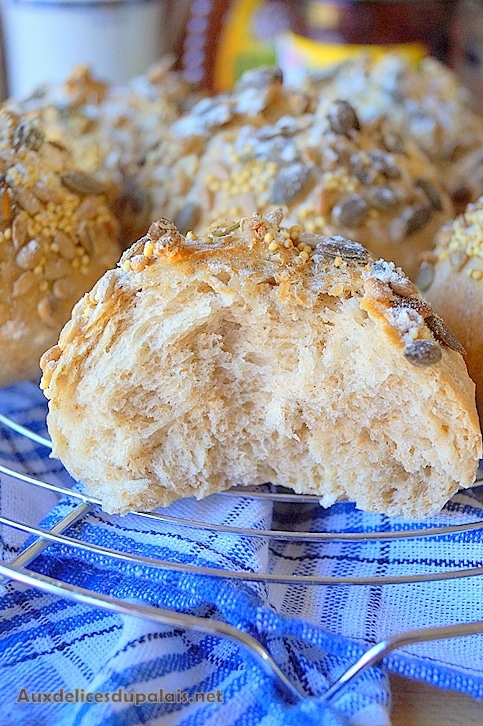 Petits pains aux céréales moelleux