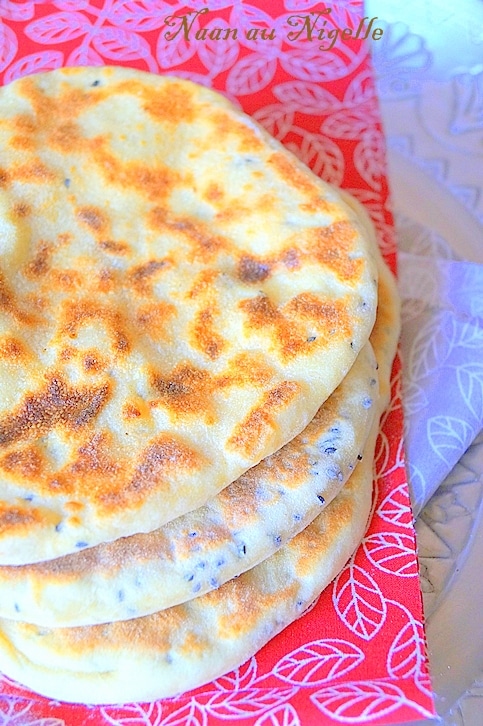 Naan pain indien aux graines de nigelle