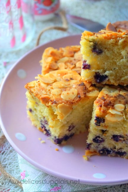 Gâteau moelleux aux myrtilles et aux amandes