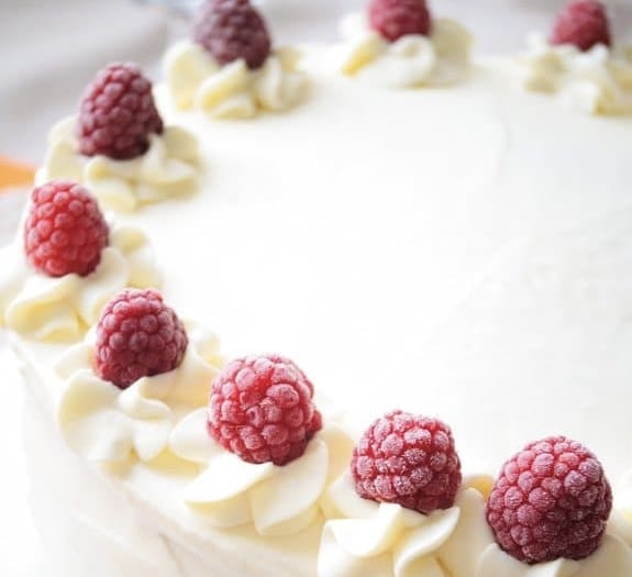 Gâteau damier fraise, vanille, yaourt, glaçage buttercream