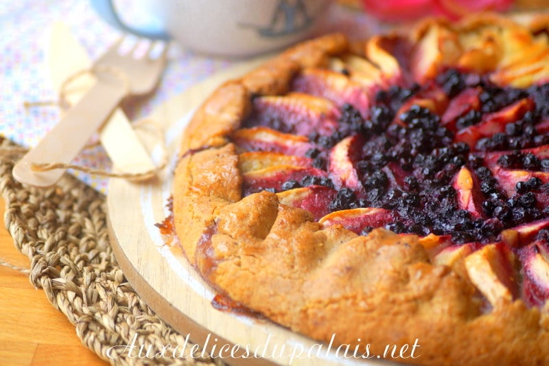 Tarte rustique aux pommes et myrtilles