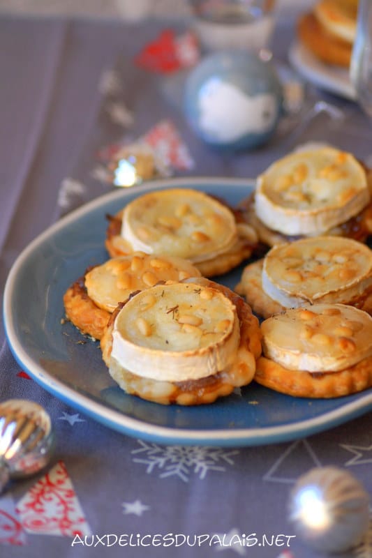 Feuilletés apéritifs au chèvre et confit d'oignon