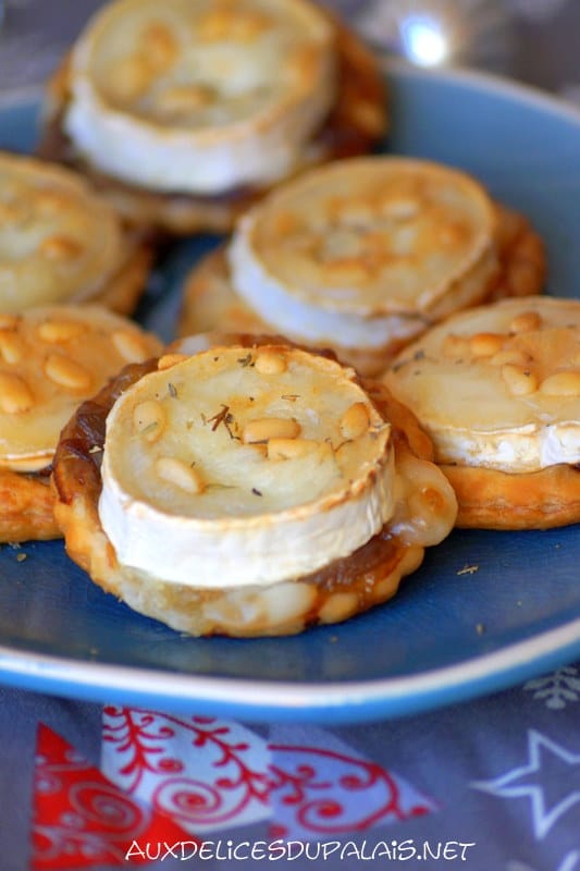 Feuilletés apéritifs au chèvre et confit d'oignon