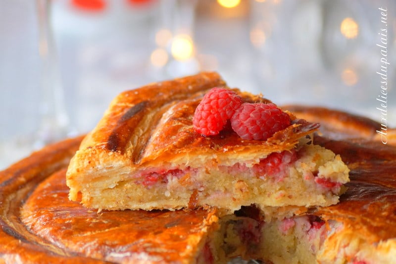 Galette des rois à la framboise et fève de tonka