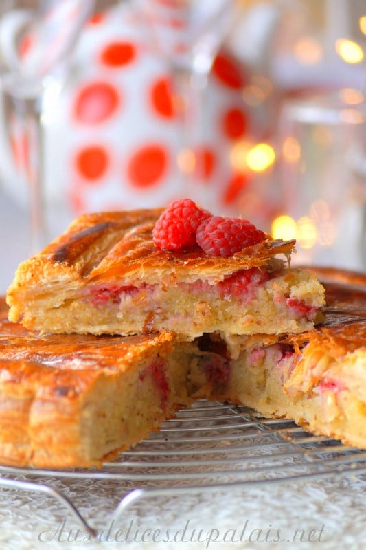 Galette des rois à la framboise et fève de tonka