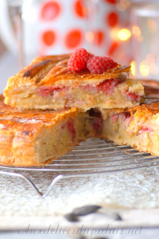 Galette des rois à la framboise et fève de tonka