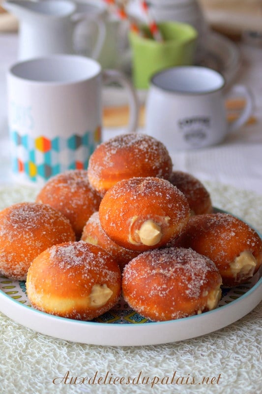 Beignets italiens à la crème pâtissière (bomboloni)