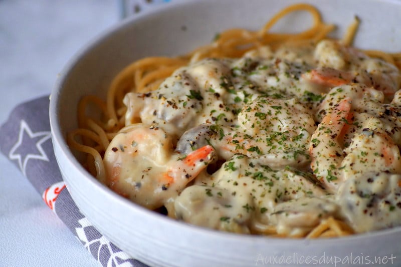 Spaghetti aux crevettes, sauce crémeuse aux champignons