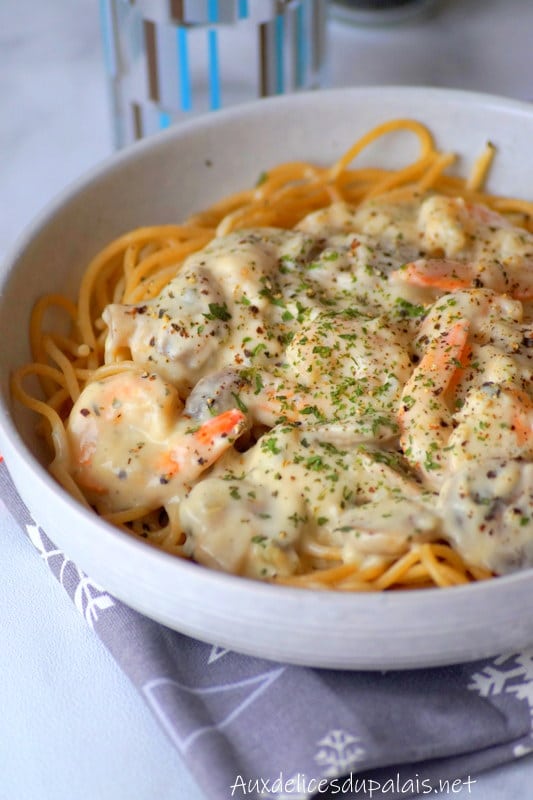 Spaghetti aux crevettes, sauce crémeuse aux champignons