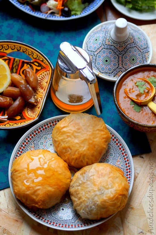 Pastilla marocaine au poulet, amandes et miel (Bastila)