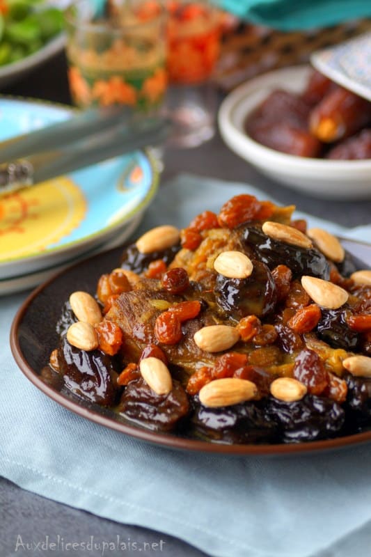 Tajine d'agneau aux pruneaux et raisins secs amandes