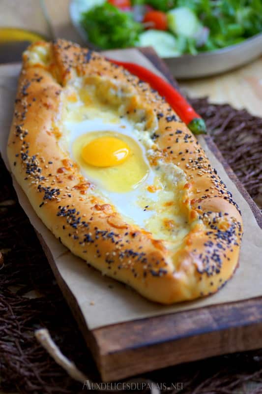 Khachapuri, pain au fromage et oeuf géorgien