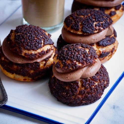 Choux craquelin à la crème diplomate au chocolat