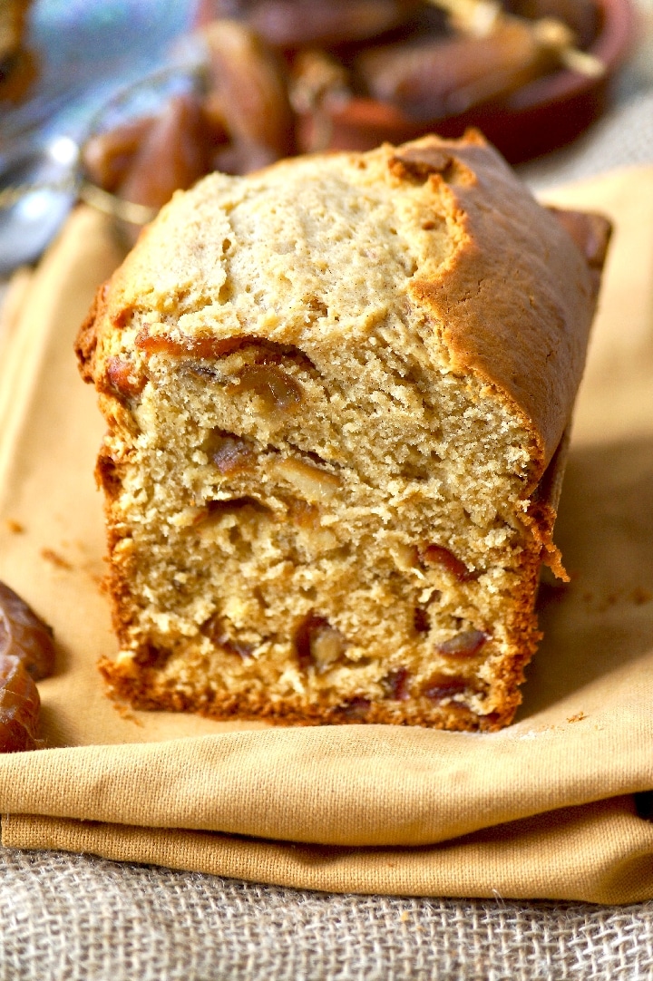 Cake aux dattes à la fleur d'oranger