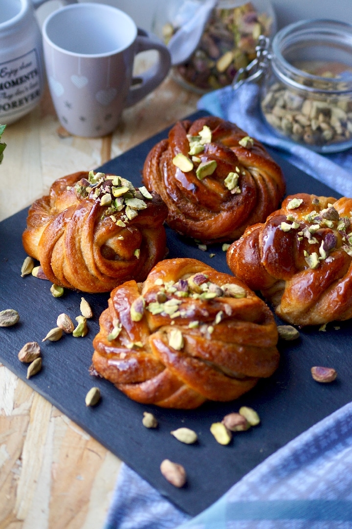 Brioche suédoise à la cardamome et aux pistaches