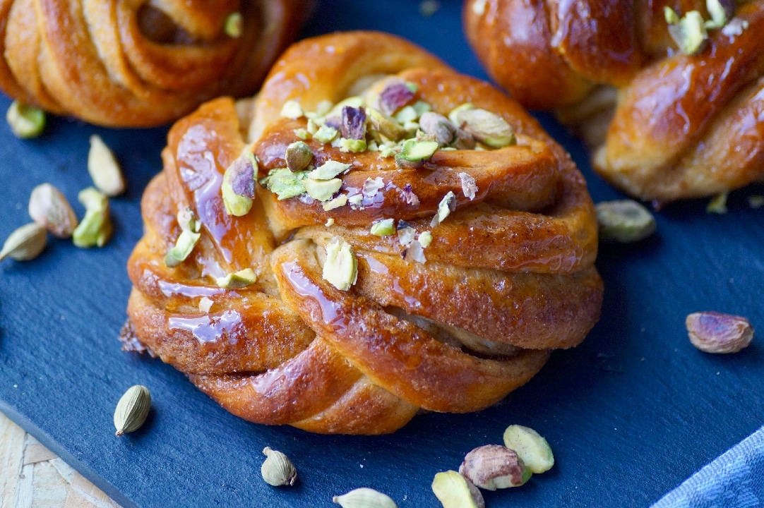 Brioche suédoise à la cardamome et aux pistaches