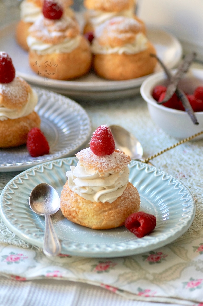 Choux craquelin à la crème vanille de Conticini