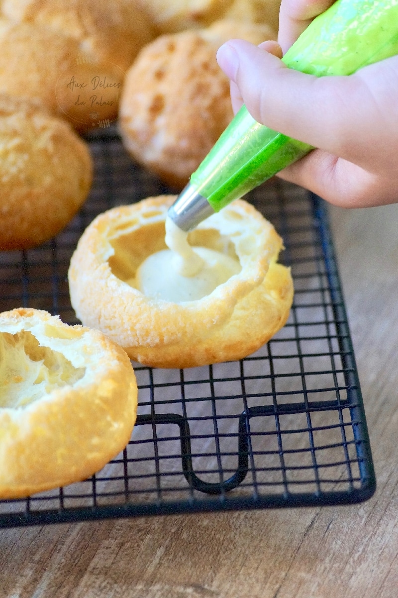 Choux craquelin à la crème vanille framboise