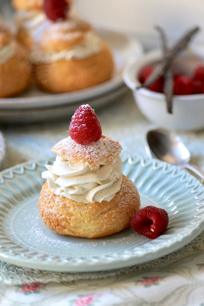 Choux craquelin à la crème vanille de Conticini