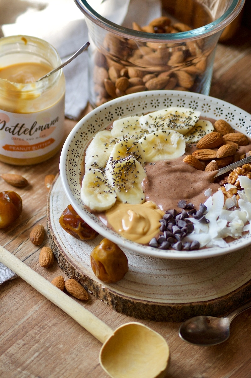 smoothie bowl banane chocolat beurre de cacahuètes