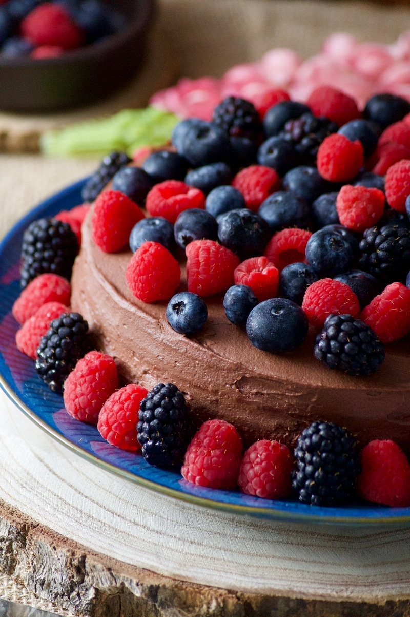 gâteau chocolat noisette et fruits rouges