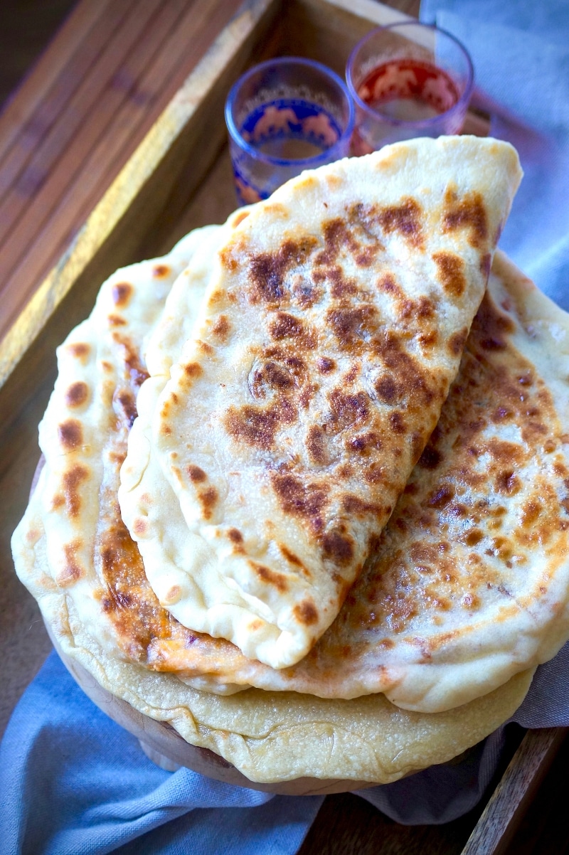 Naan pain indien à la viande hachée keema