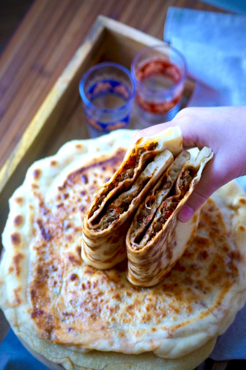 Naan pain indien à la viande hachée