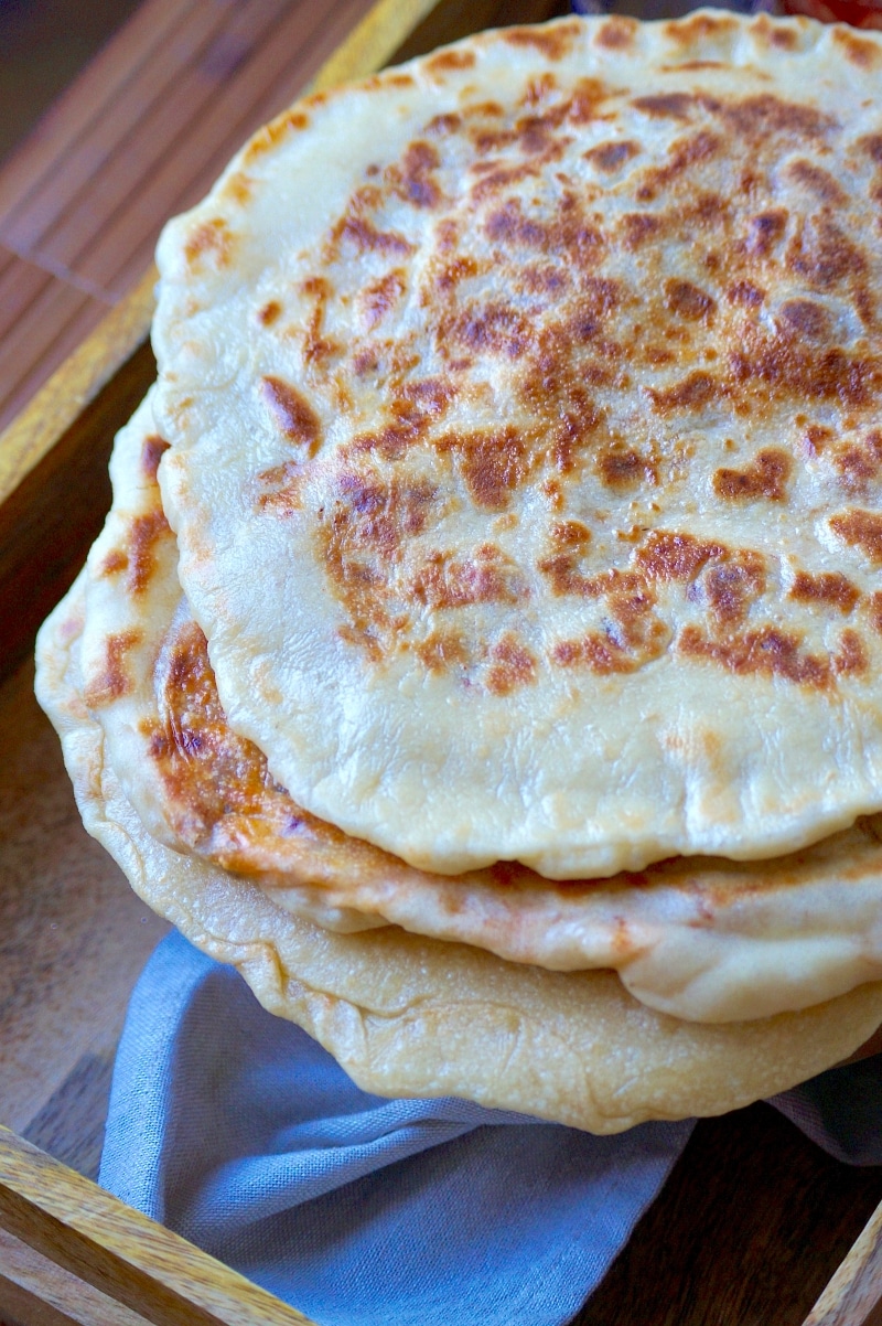 Naan pain indien à la viande hachée