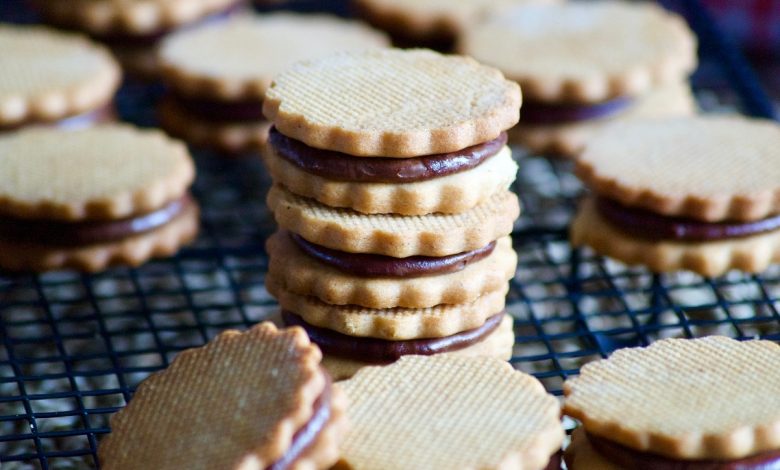 Biscuits sablés fourrées au chocolat noisettes