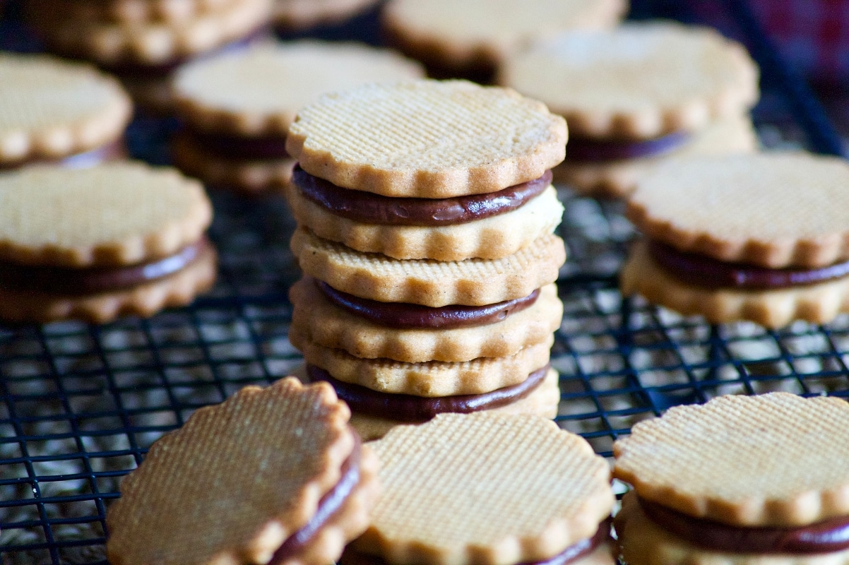 Biscuits sablés fourrées au chocolat noisettes