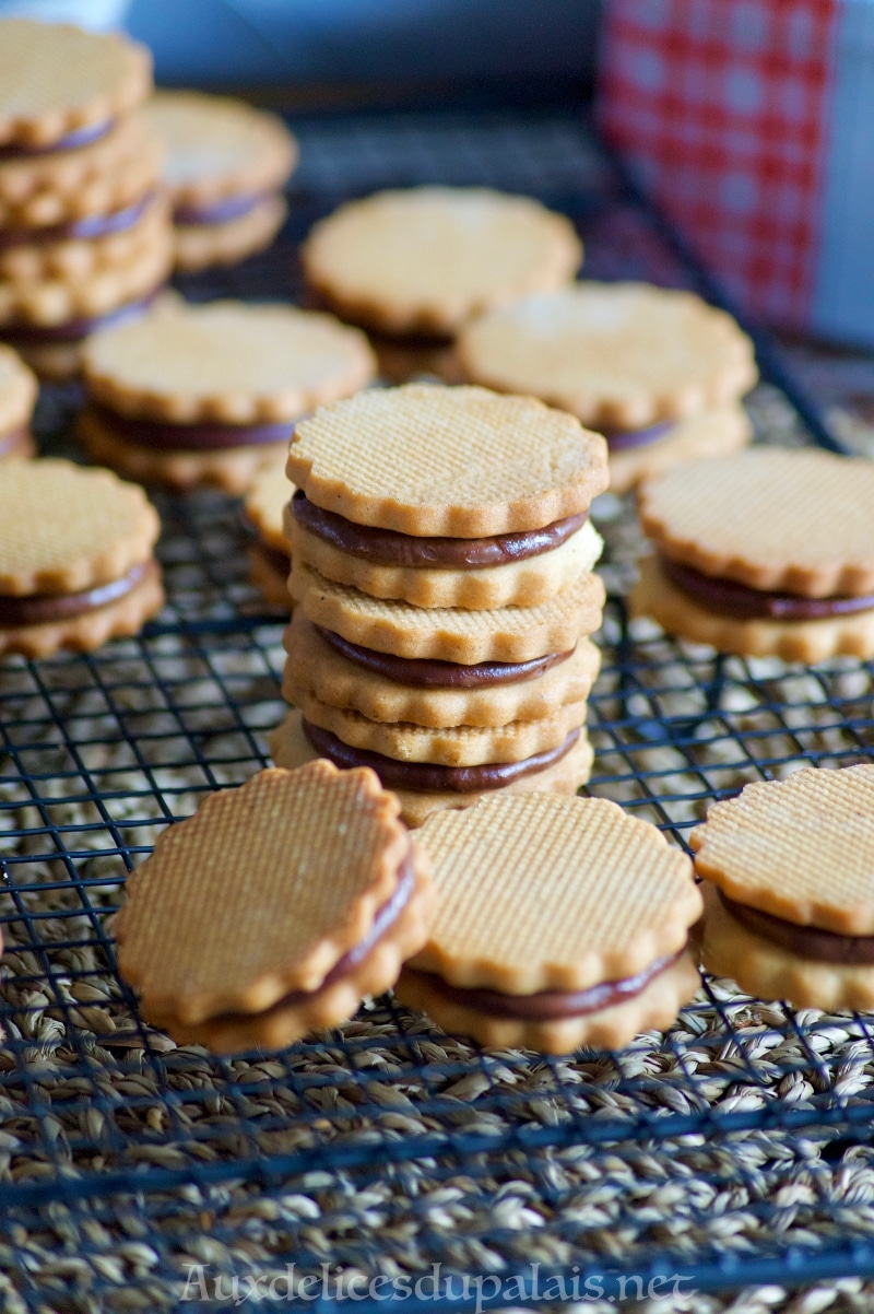 Biscuits sablés fourrées au chocolat noisettes