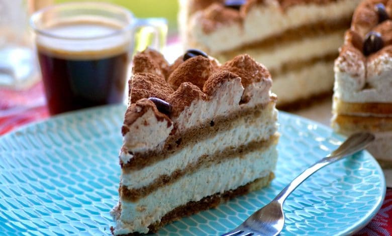 Layer cake Tiramisu (gâteau à étages)