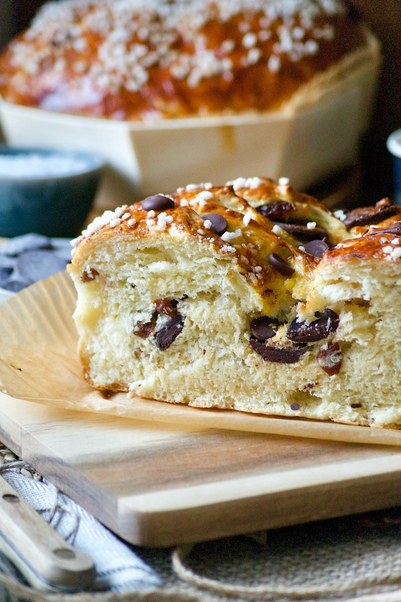 brioche aux raisins secs et grains de sucre