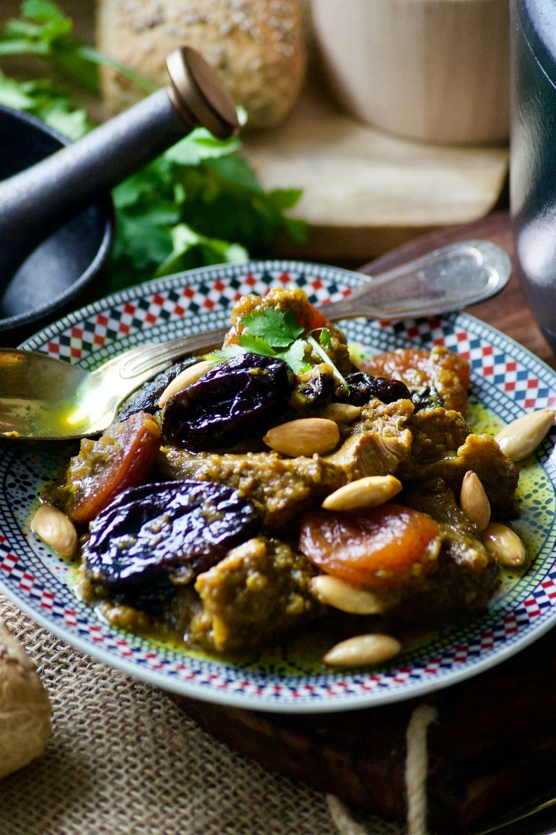 tajine Hlou aux pruneaux