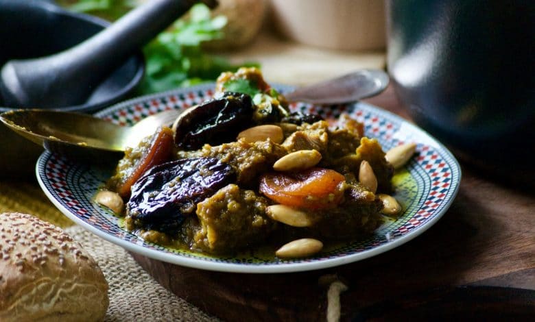Tajine de veau aux pruneaux, abricots et raisins secs