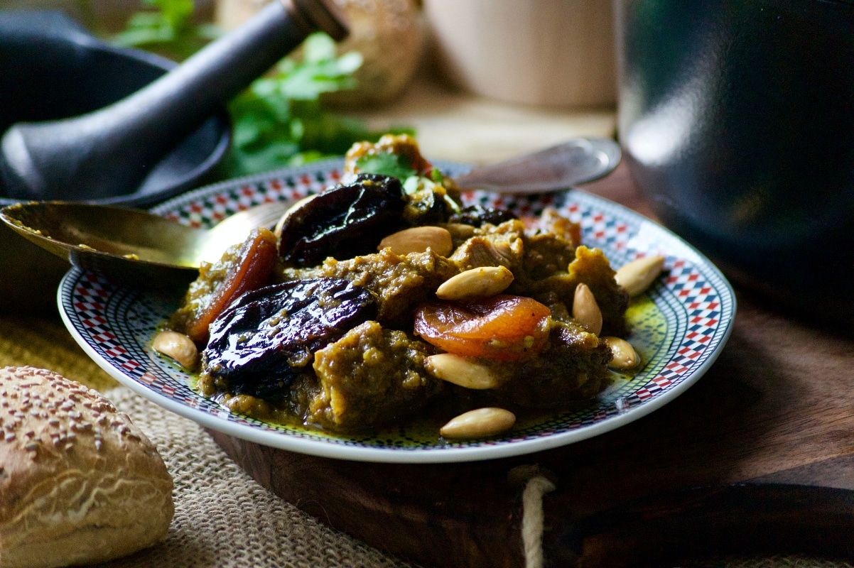 Tajine de veau aux pruneaux, abricots et raisins secs