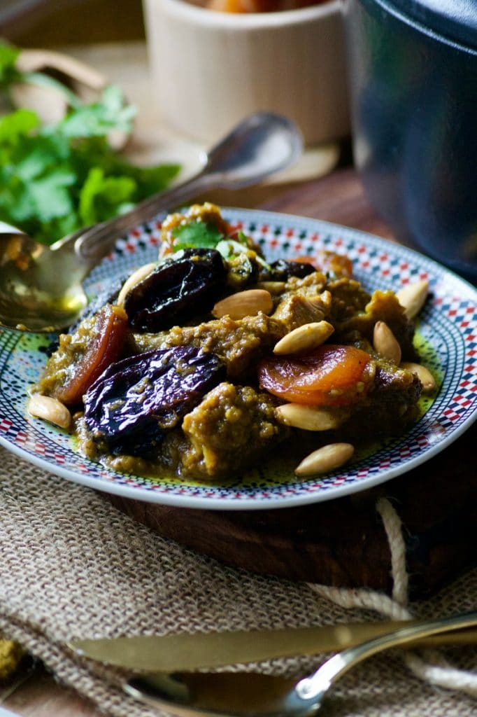 Tajine de veau aux pruneaux, abricots et raisins secs