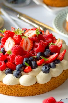 Tarte aux fruits rouges sur sablé breton
