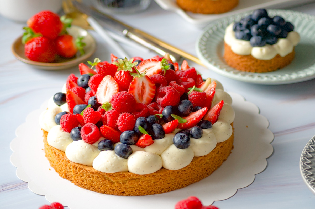 Tarte aux fruits rouges sur sablé breton