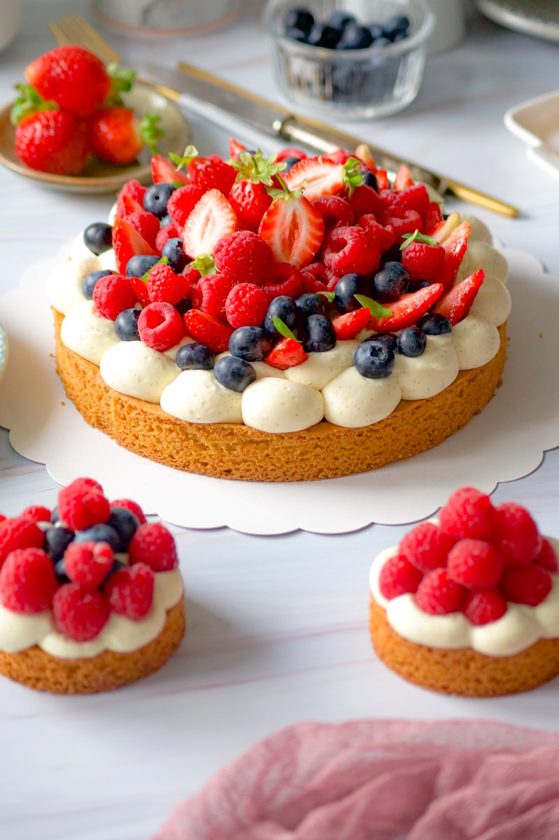 Tarte aux fruits rouges sur sablé breton