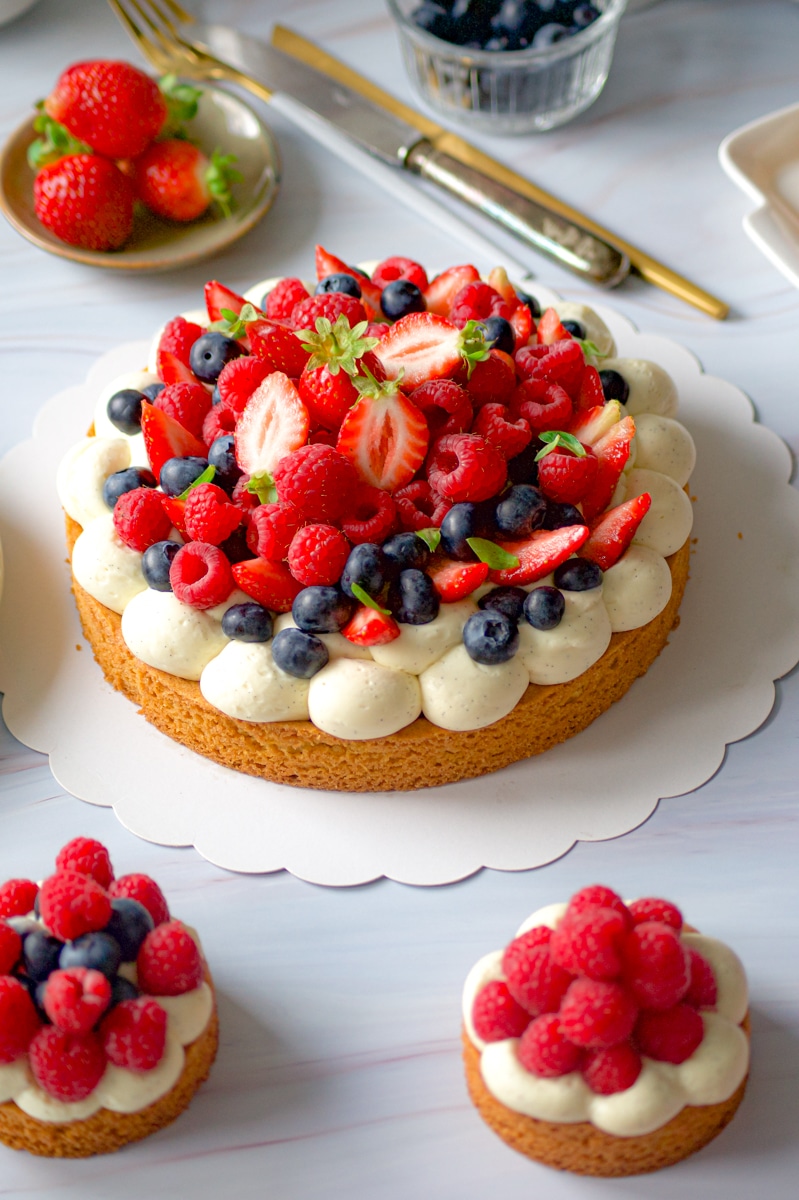 Tarte fraises framboises ganache montée à la vanille