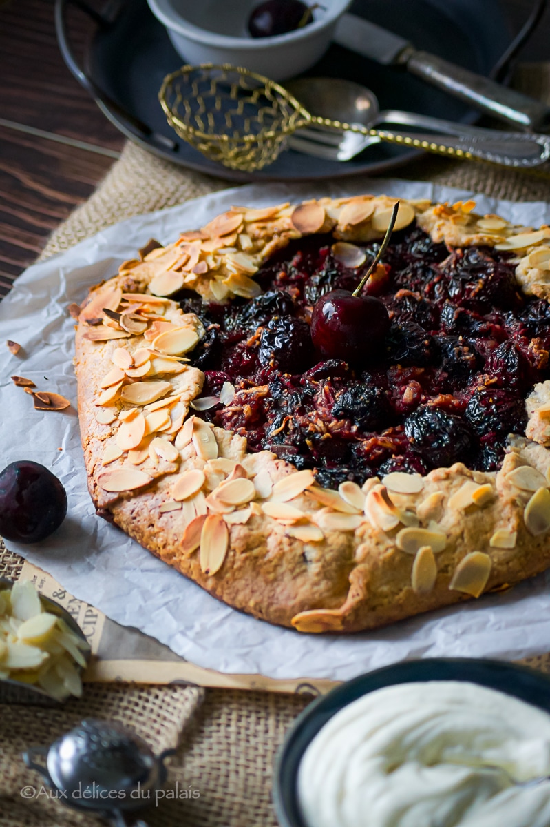 Tarte aux cerises rustique aux amandes