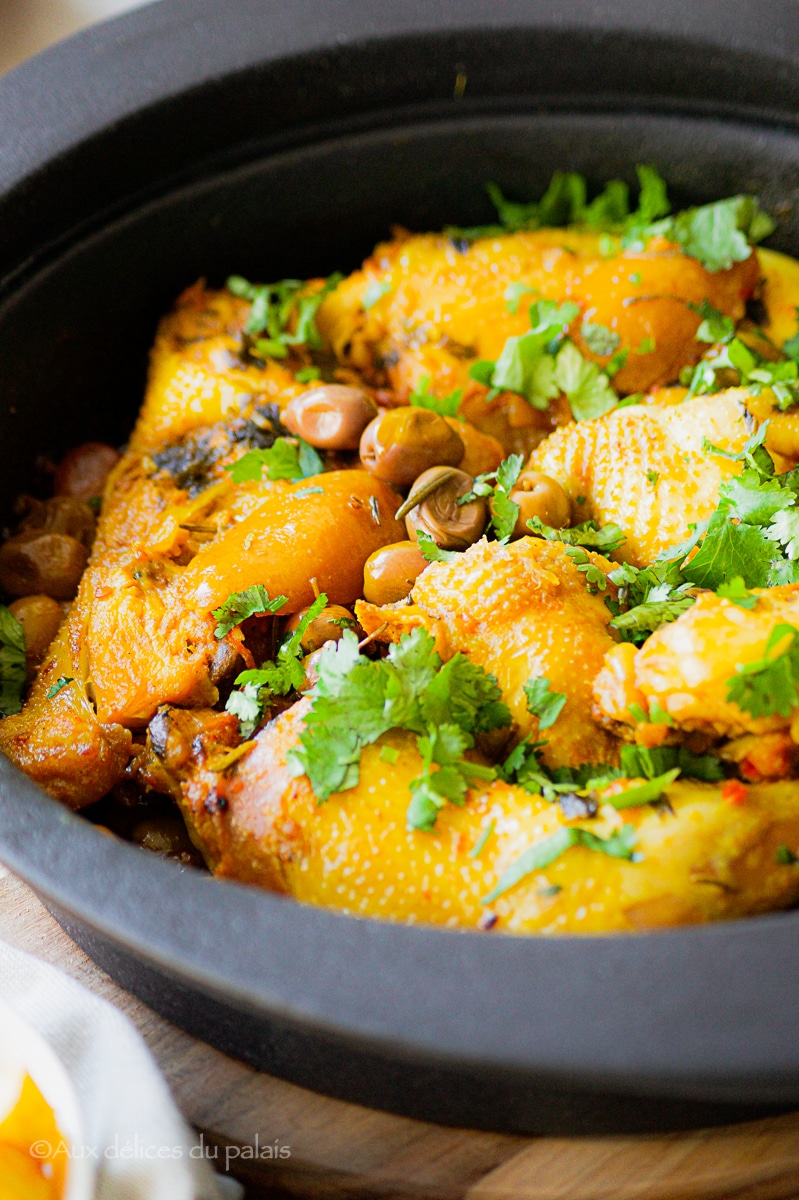 Tajine De Poulet Traditionnel Marocain Aux Olives Et Citrons Salés