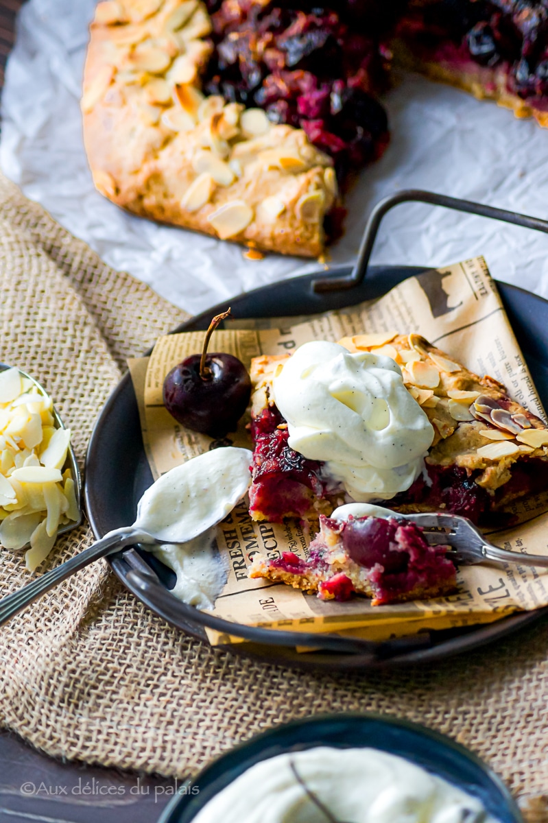 recette tarte rustique à la crème d'amandes, cerises et crème montée vanille