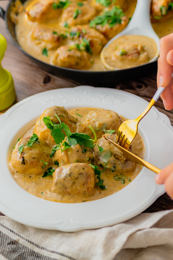 recette boulettes de poulet dans une sauce crémeuse